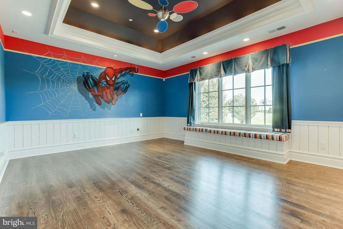 ESTATES @ CREIGHTON FARM - Residential