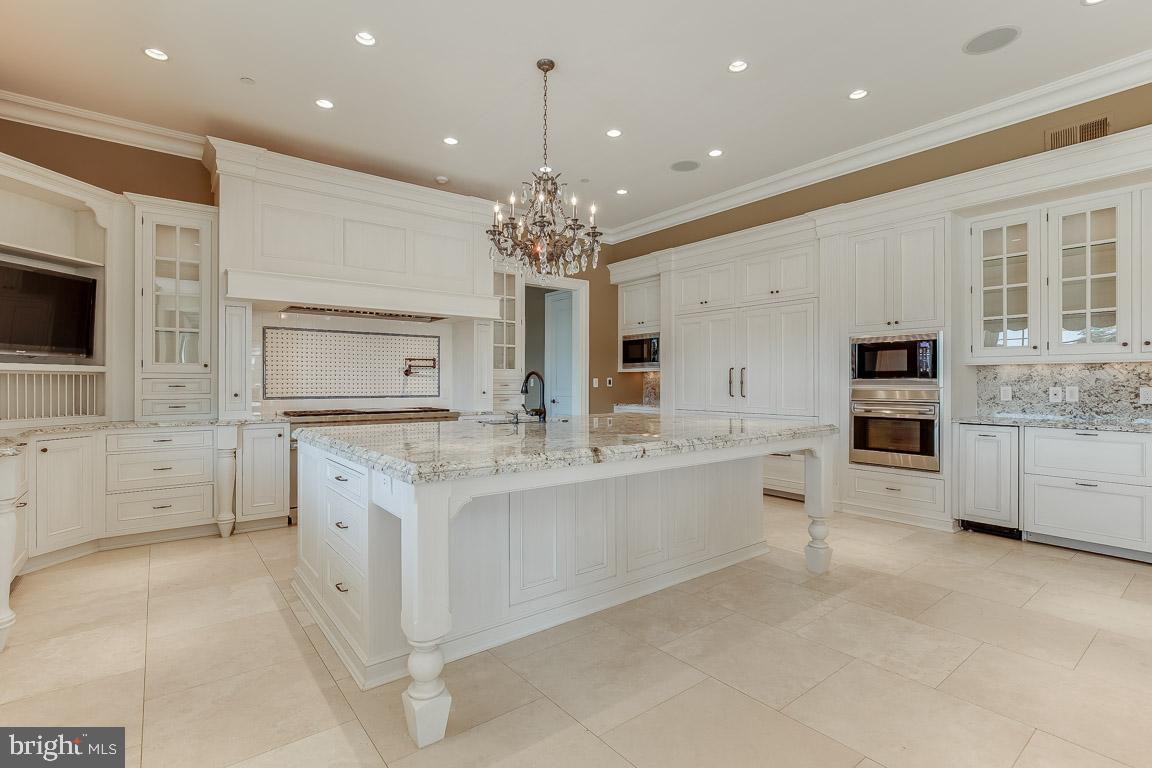 ESTATES @ CREIGHTON FARM - Residential