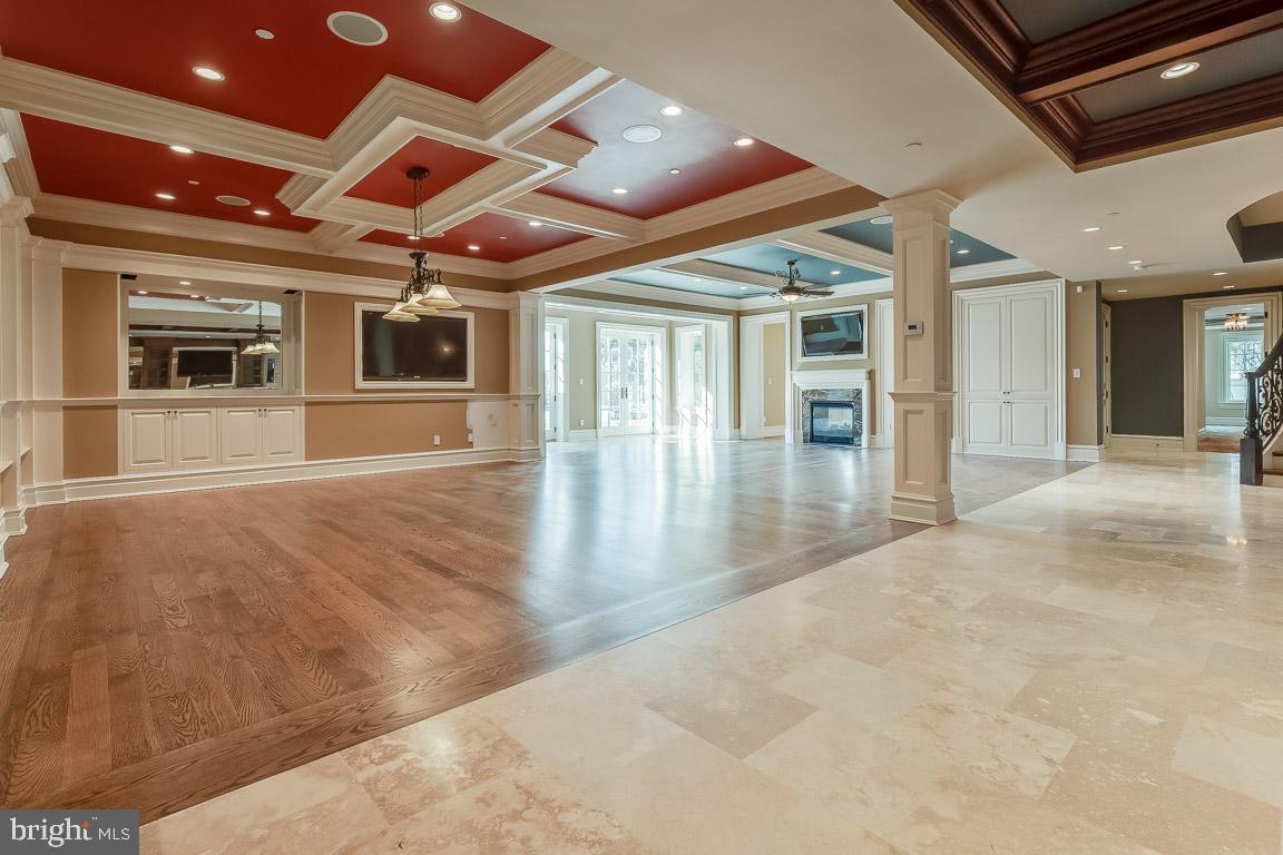 ESTATES @ CREIGHTON FARM - Residential