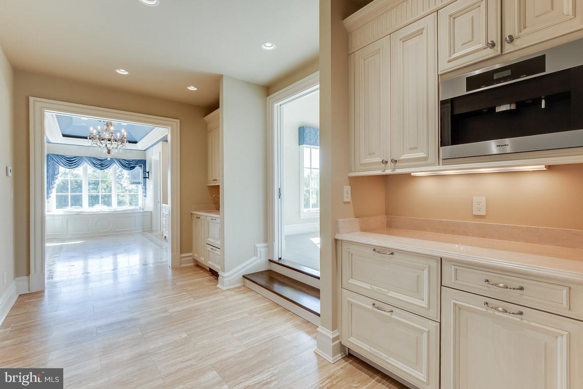 ESTATES @ CREIGHTON FARM - Residential