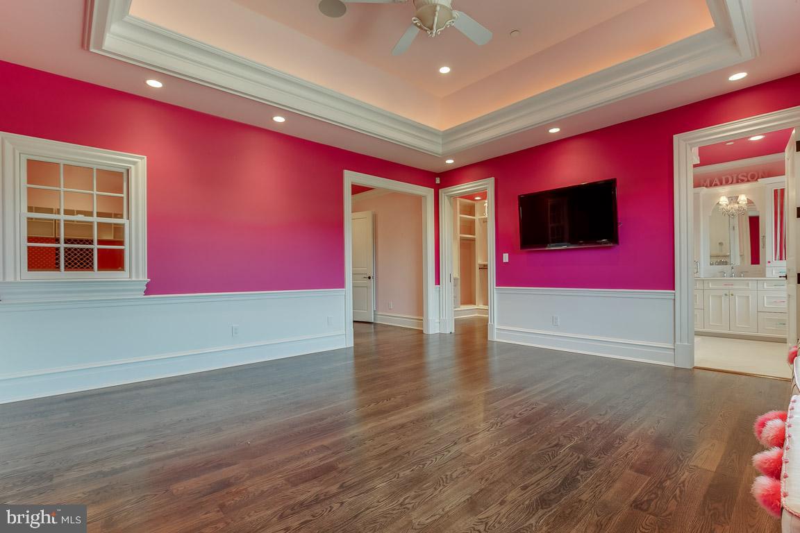 ESTATES @ CREIGHTON FARM - Residential