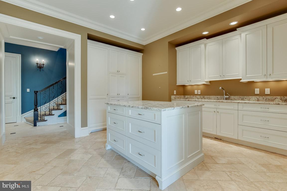 ESTATES @ CREIGHTON FARM - Residential