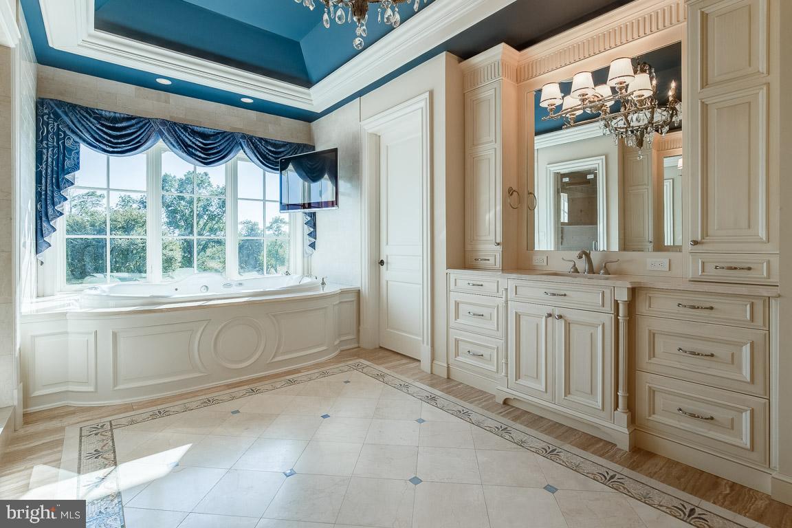 ESTATES @ CREIGHTON FARM - Residential