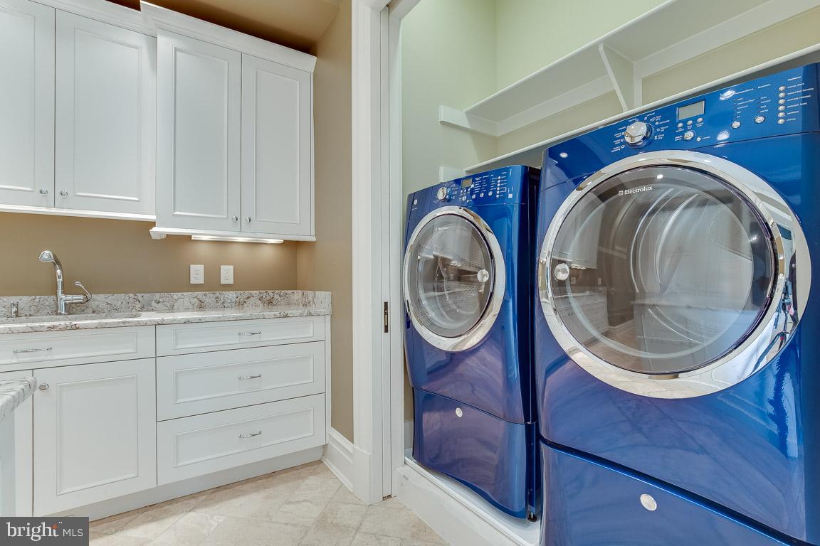 ESTATES @ CREIGHTON FARM - Residential