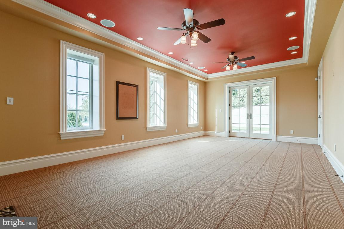 ESTATES @ CREIGHTON FARM - Residential