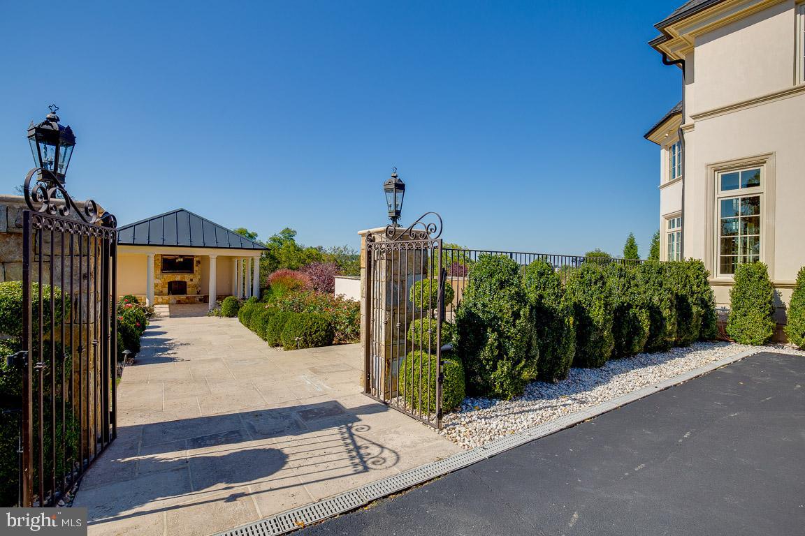 ESTATES @ CREIGHTON FARM - Residential