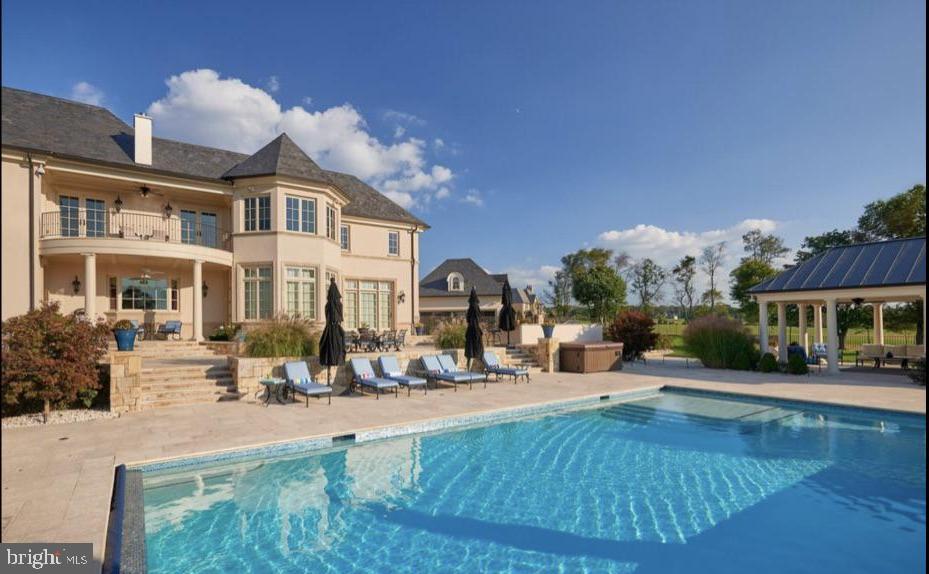 ESTATES @ CREIGHTON FARM - Residential