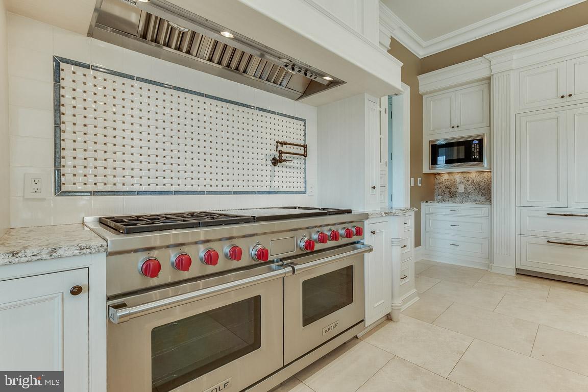 ESTATES @ CREIGHTON FARM - Residential