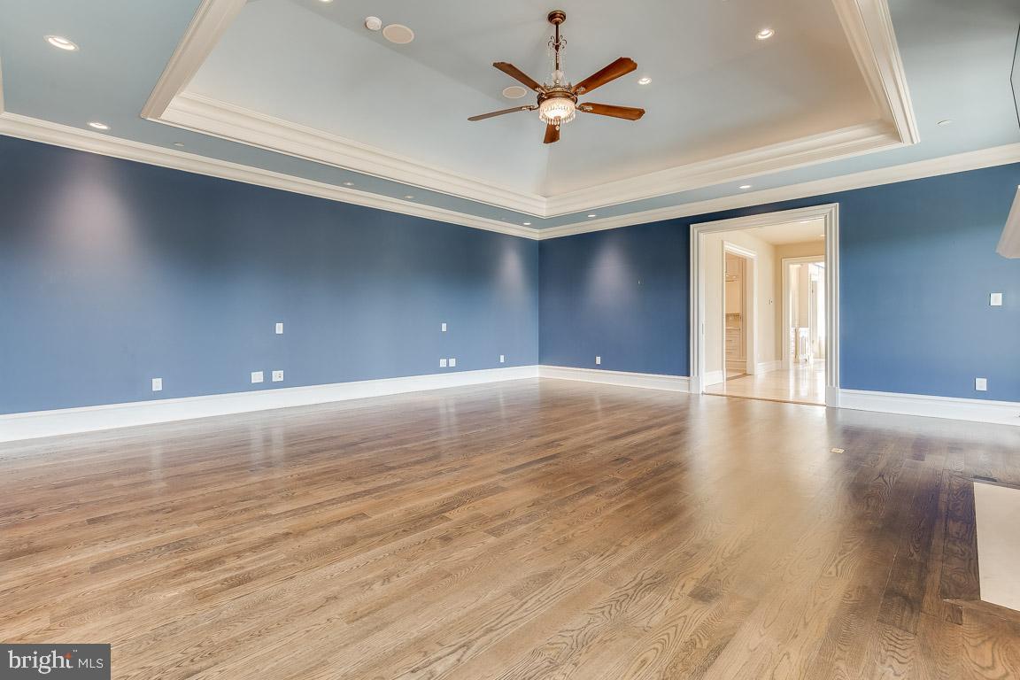 ESTATES @ CREIGHTON FARM - Residential