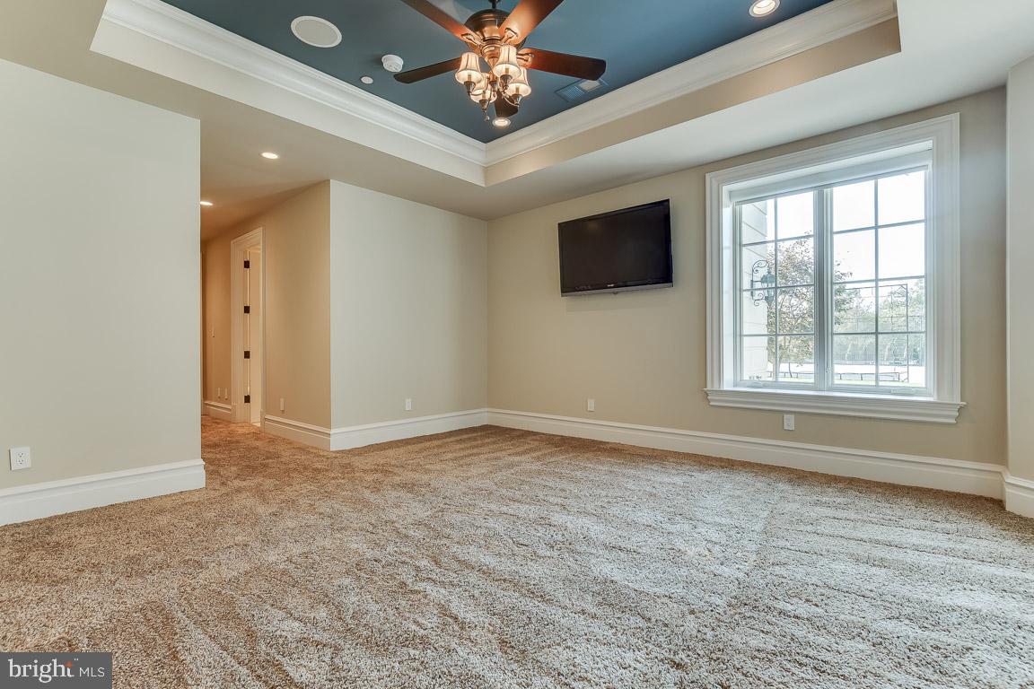 ESTATES @ CREIGHTON FARM - Residential