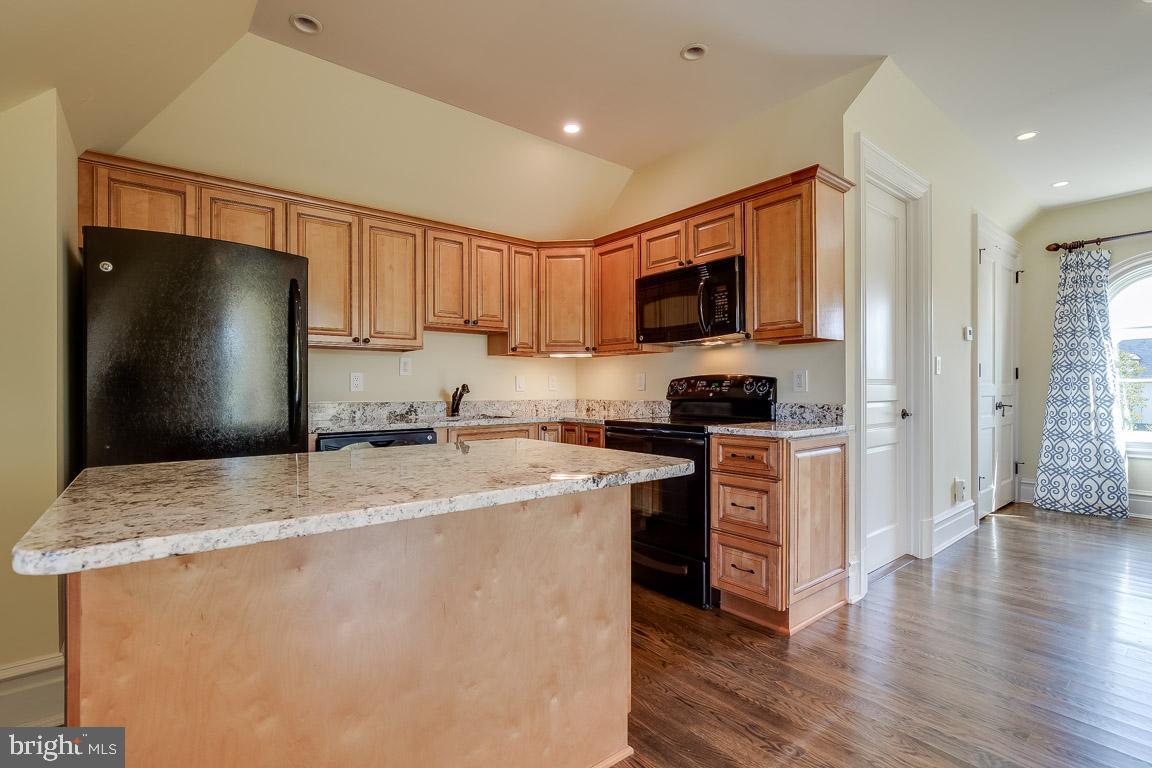 ESTATES @ CREIGHTON FARM - Residential