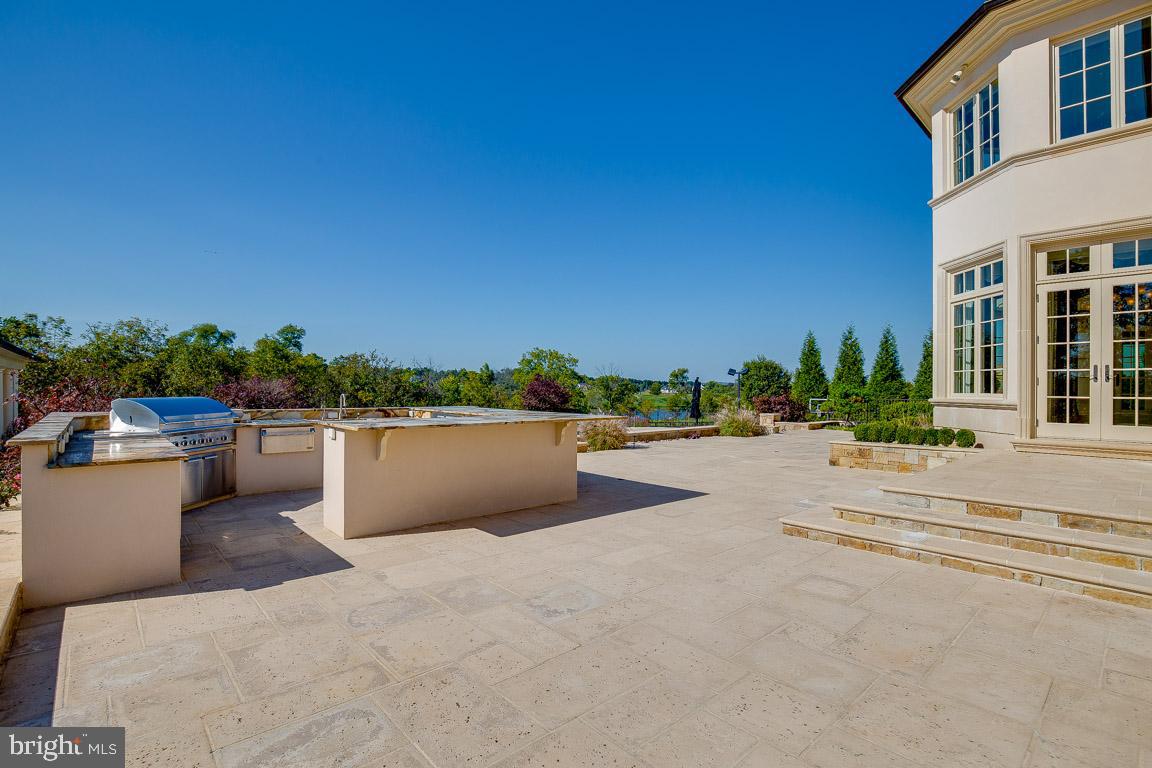 ESTATES @ CREIGHTON FARM - Residential