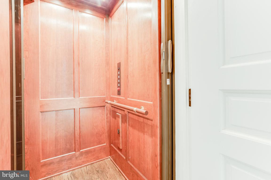 ESTATES @ CREIGHTON FARM - Residential