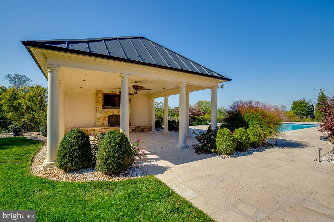 ESTATES @ CREIGHTON FARM - Residential