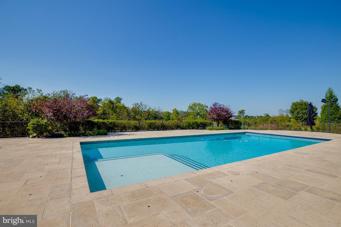 ESTATES @ CREIGHTON FARM - Residential