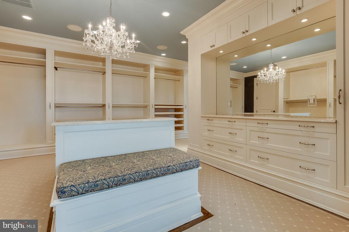 ESTATES @ CREIGHTON FARM - Residential