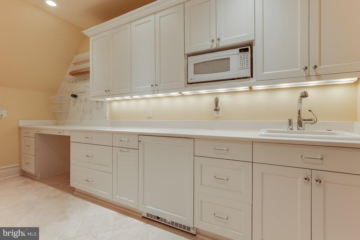 ESTATES @ CREIGHTON FARM - Residential