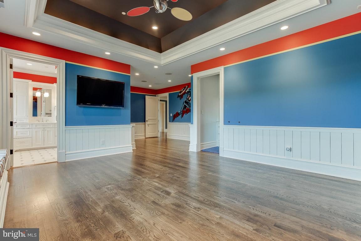 ESTATES @ CREIGHTON FARM - Residential