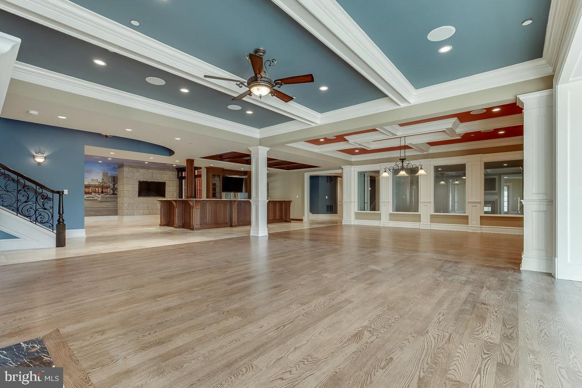 ESTATES @ CREIGHTON FARM - Residential