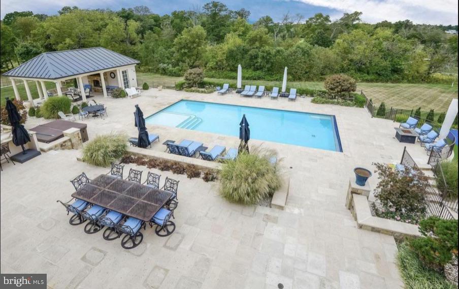 ESTATES @ CREIGHTON FARM - Residential