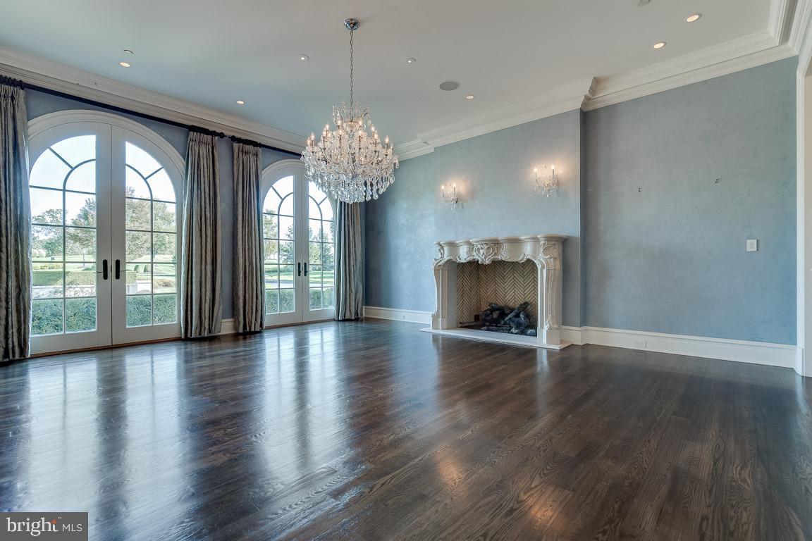 ESTATES @ CREIGHTON FARM - Residential