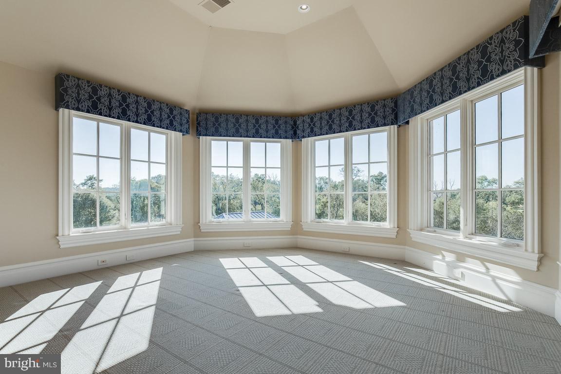 ESTATES @ CREIGHTON FARM - Residential