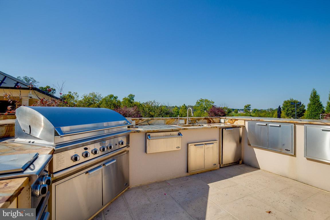 ESTATES @ CREIGHTON FARM - Residential