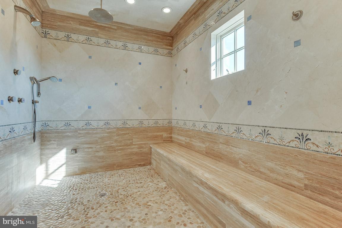 ESTATES @ CREIGHTON FARM - Residential