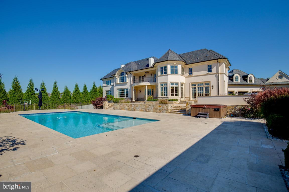 ESTATES @ CREIGHTON FARM - Residential