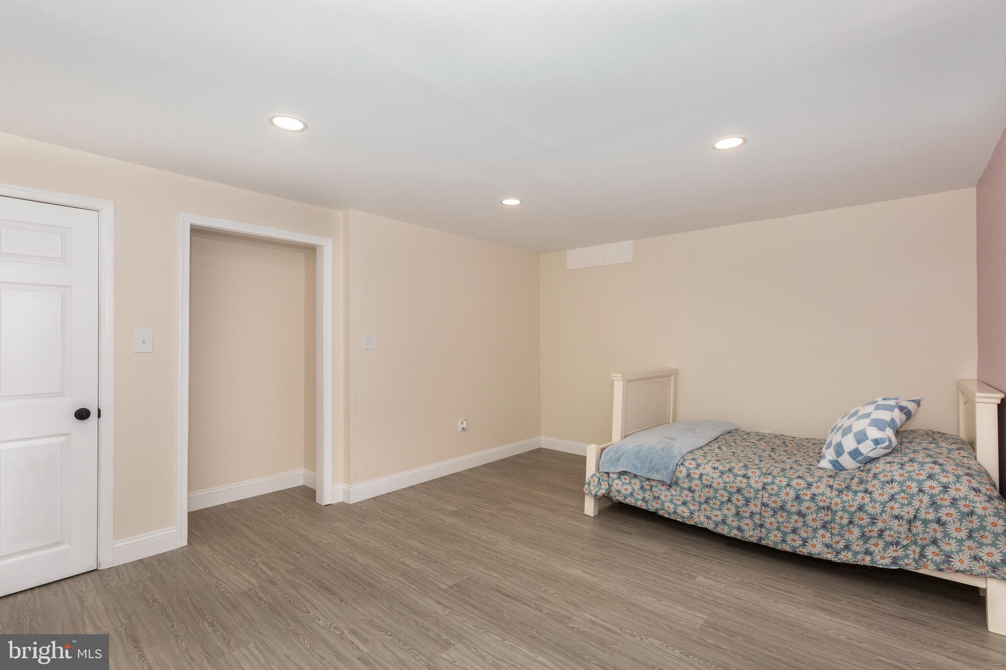 HAMPSTEAD - Residential