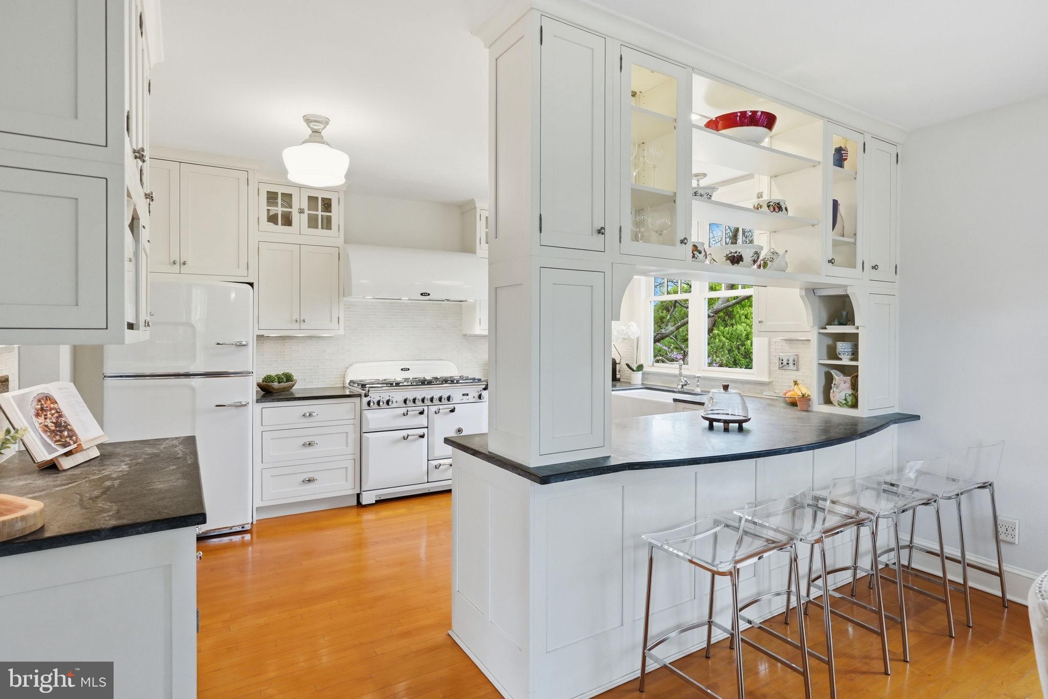 MAYWOOD - Residential