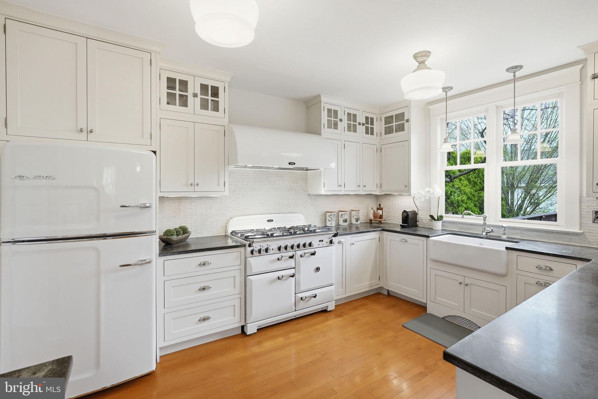 MAYWOOD - Residential