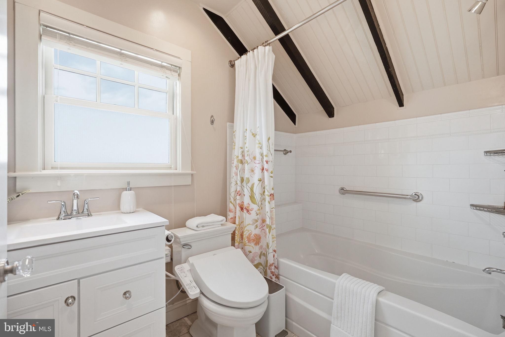 MAYWOOD - Residential