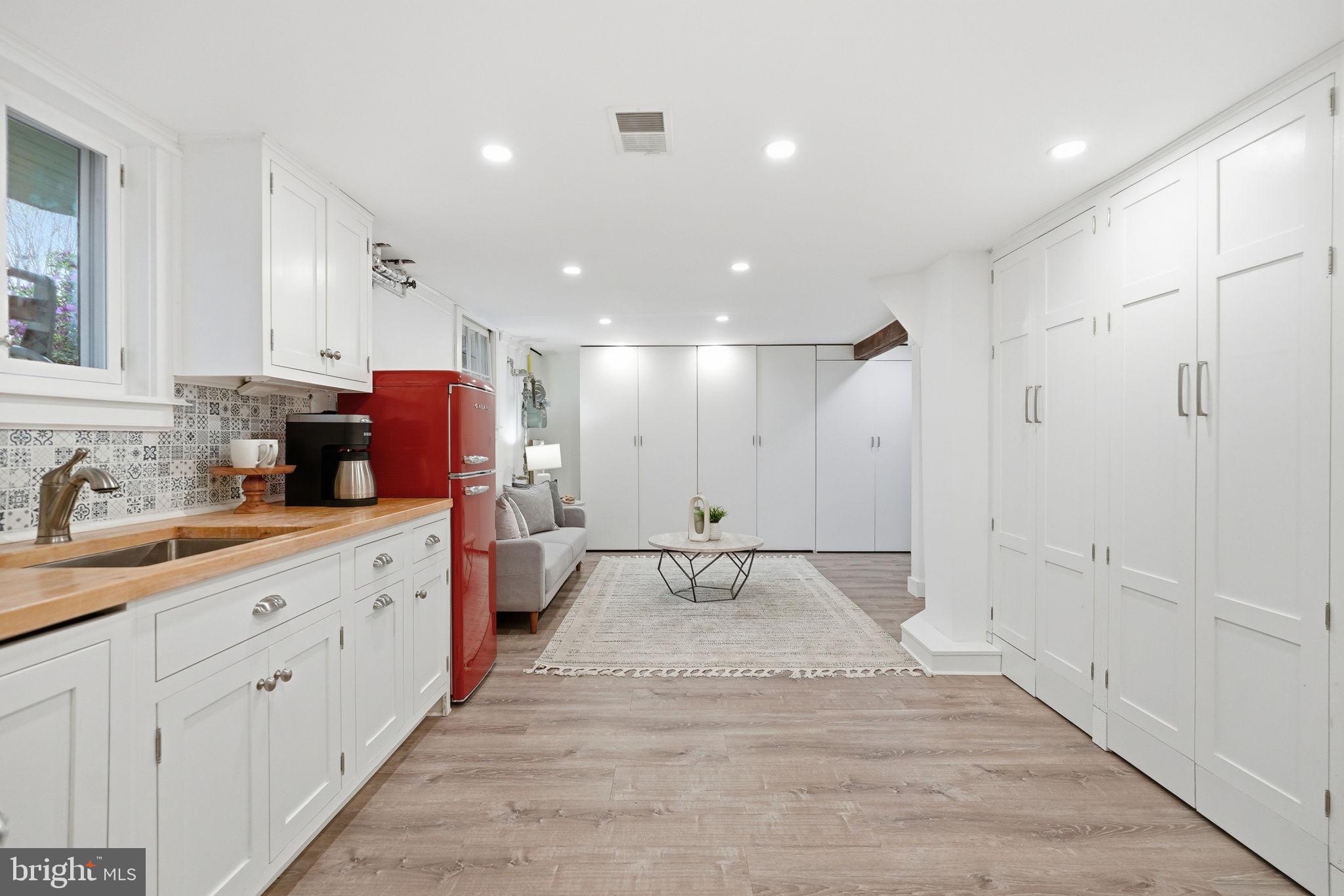 MAYWOOD - Residential