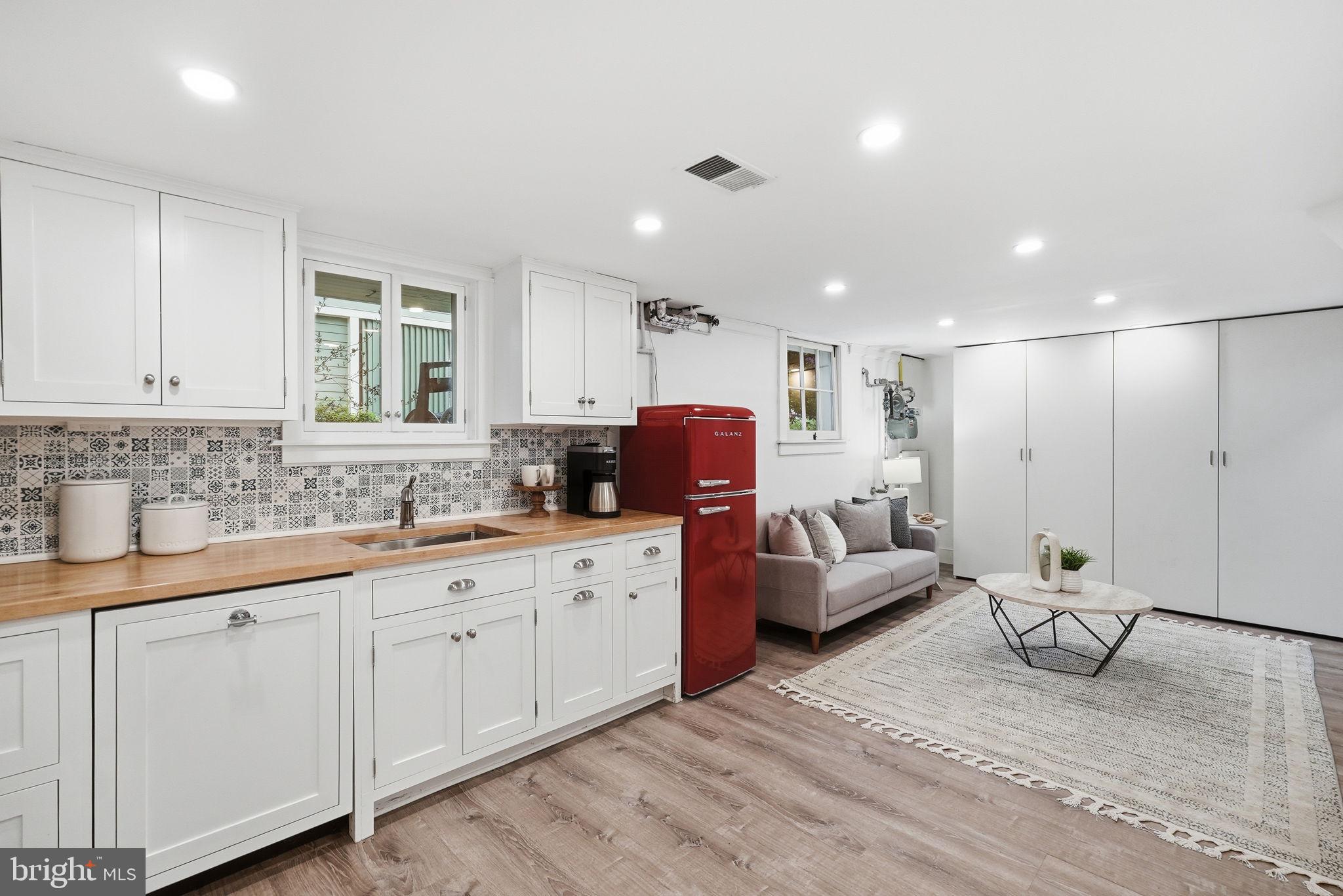 MAYWOOD - Residential