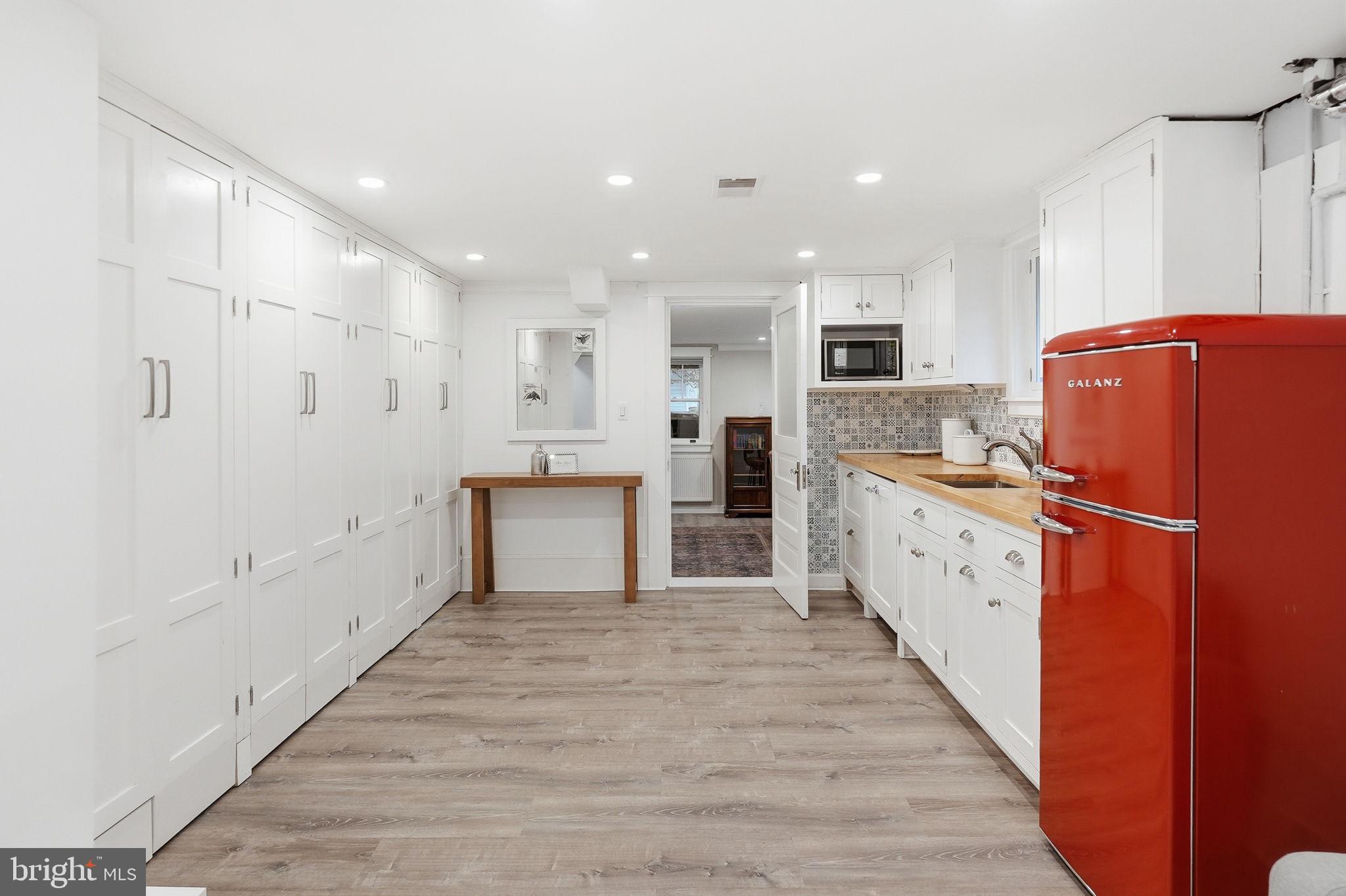 MAYWOOD - Residential