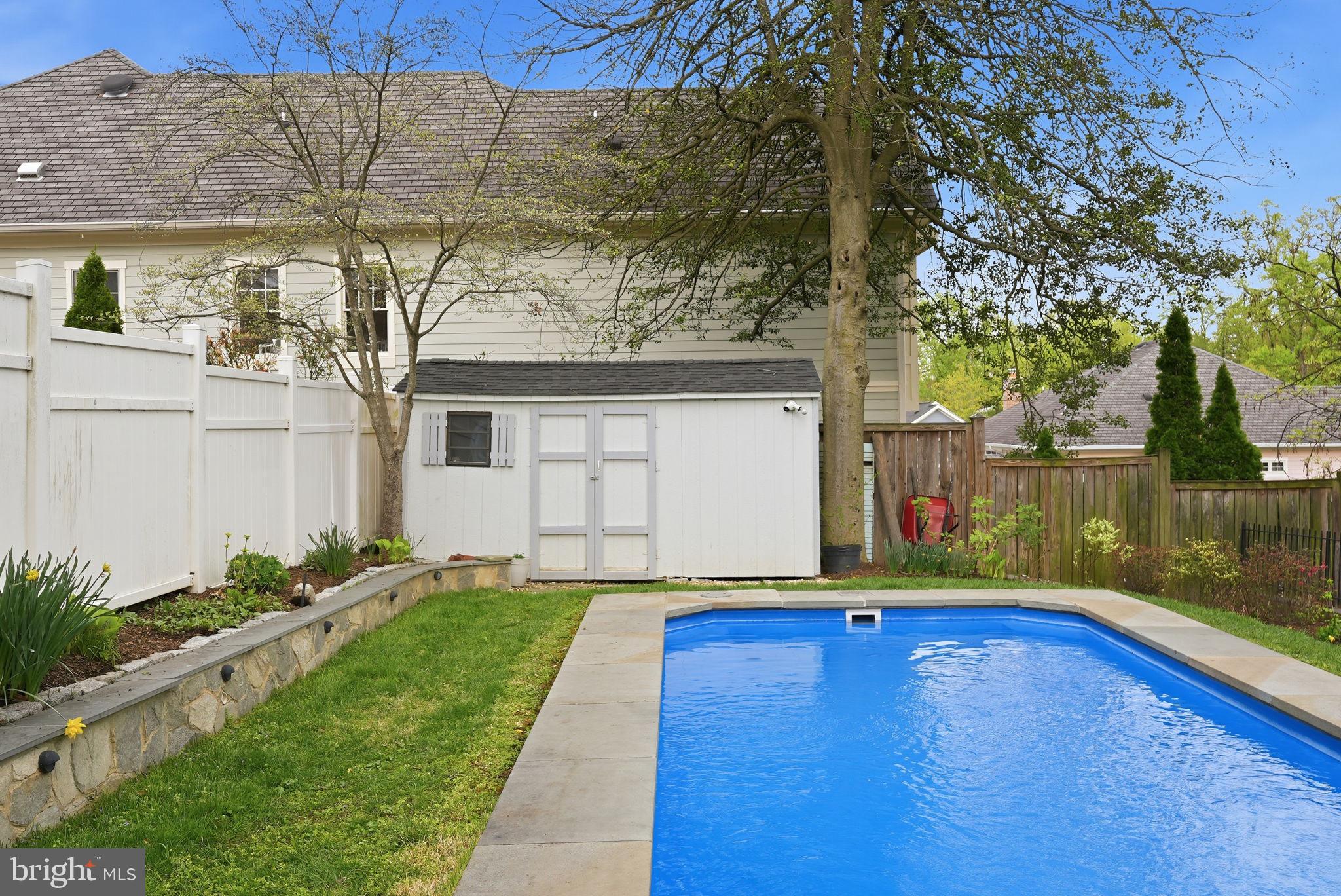 MAYWOOD - Residential