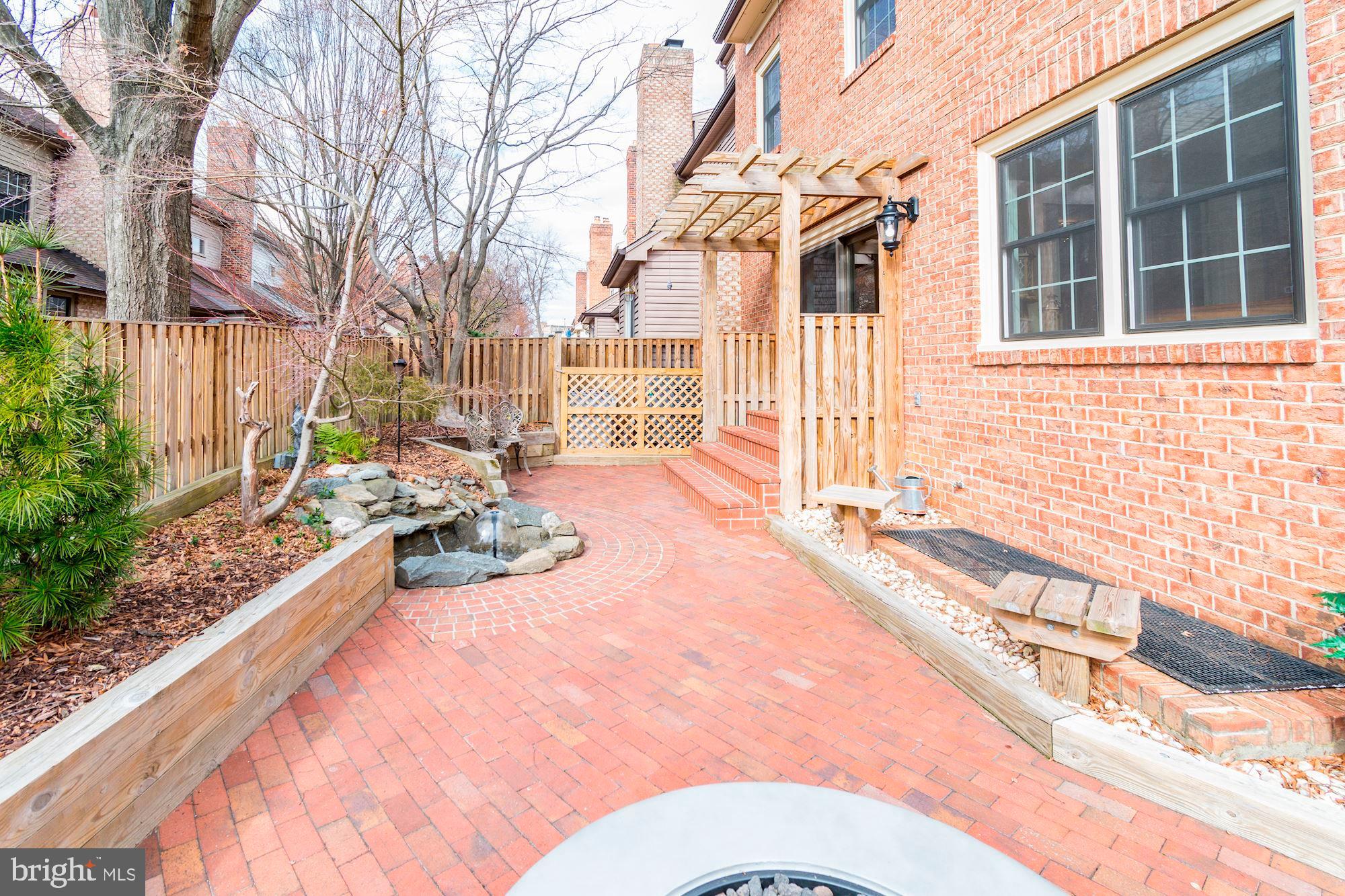 LANDMARK MEWS - Residential