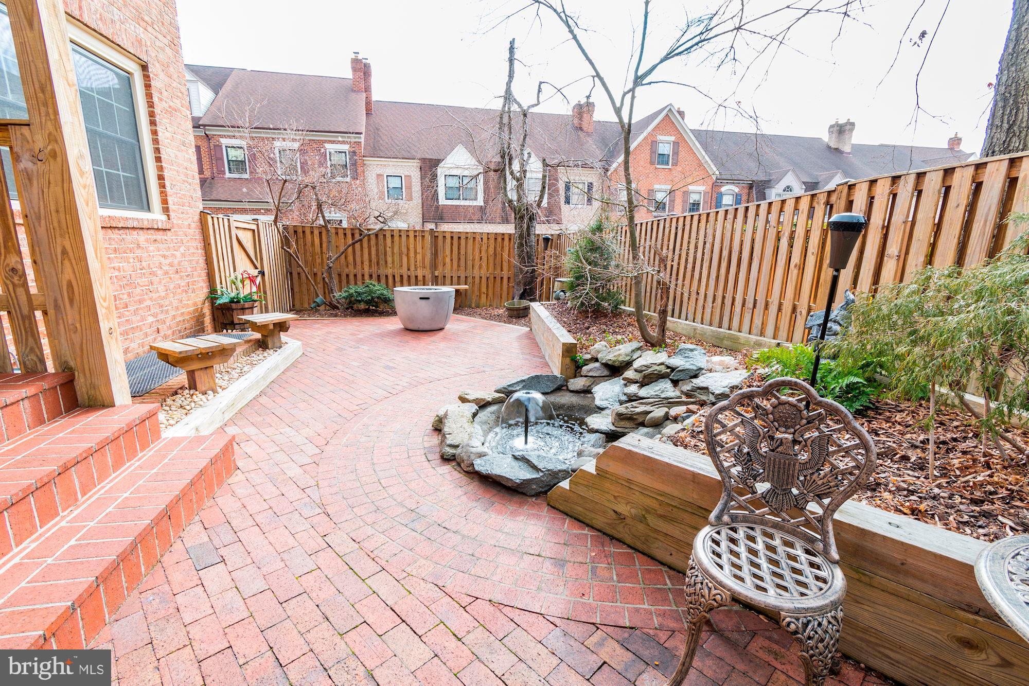 LANDMARK MEWS - Residential