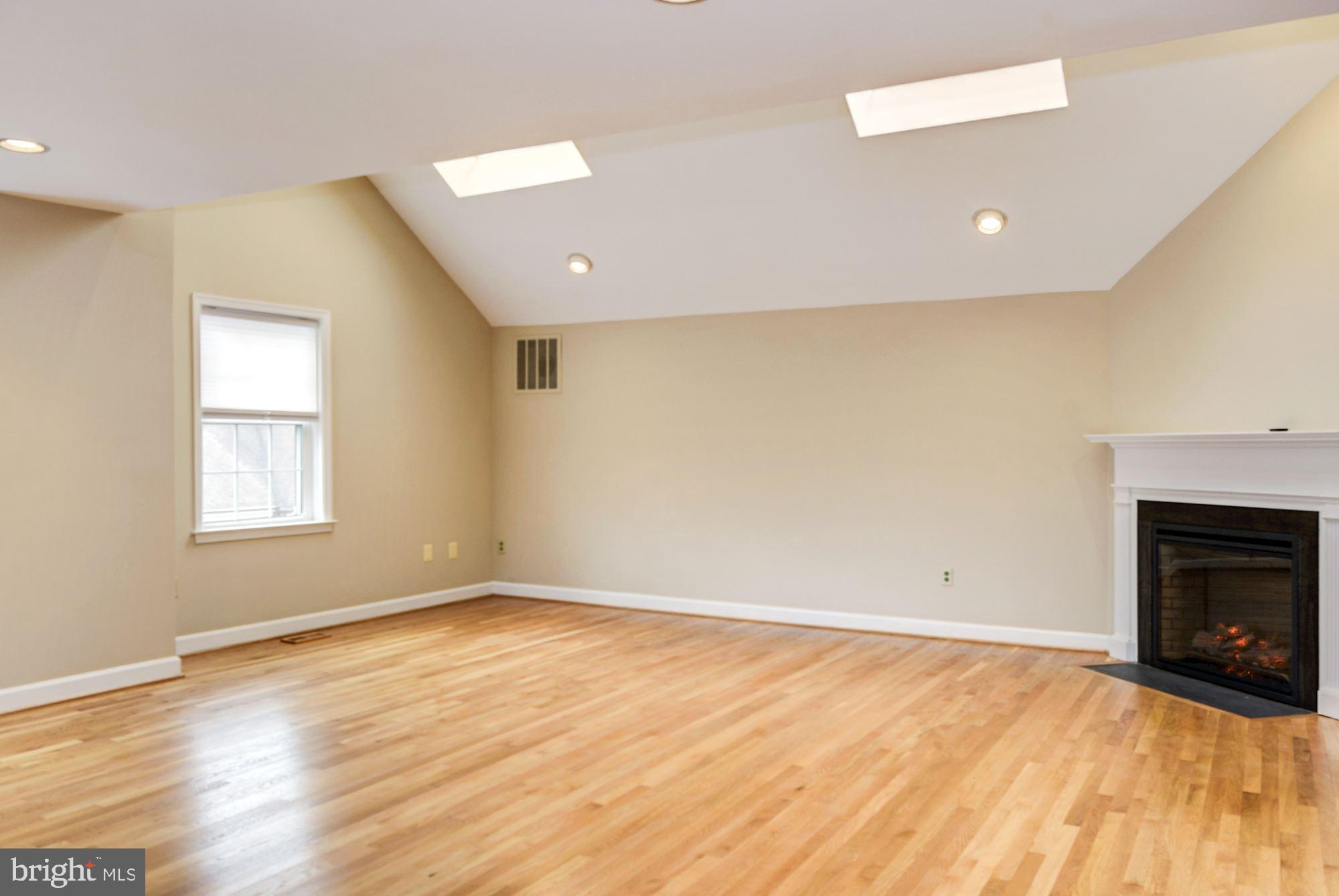 LANDMARK MEWS - Residential