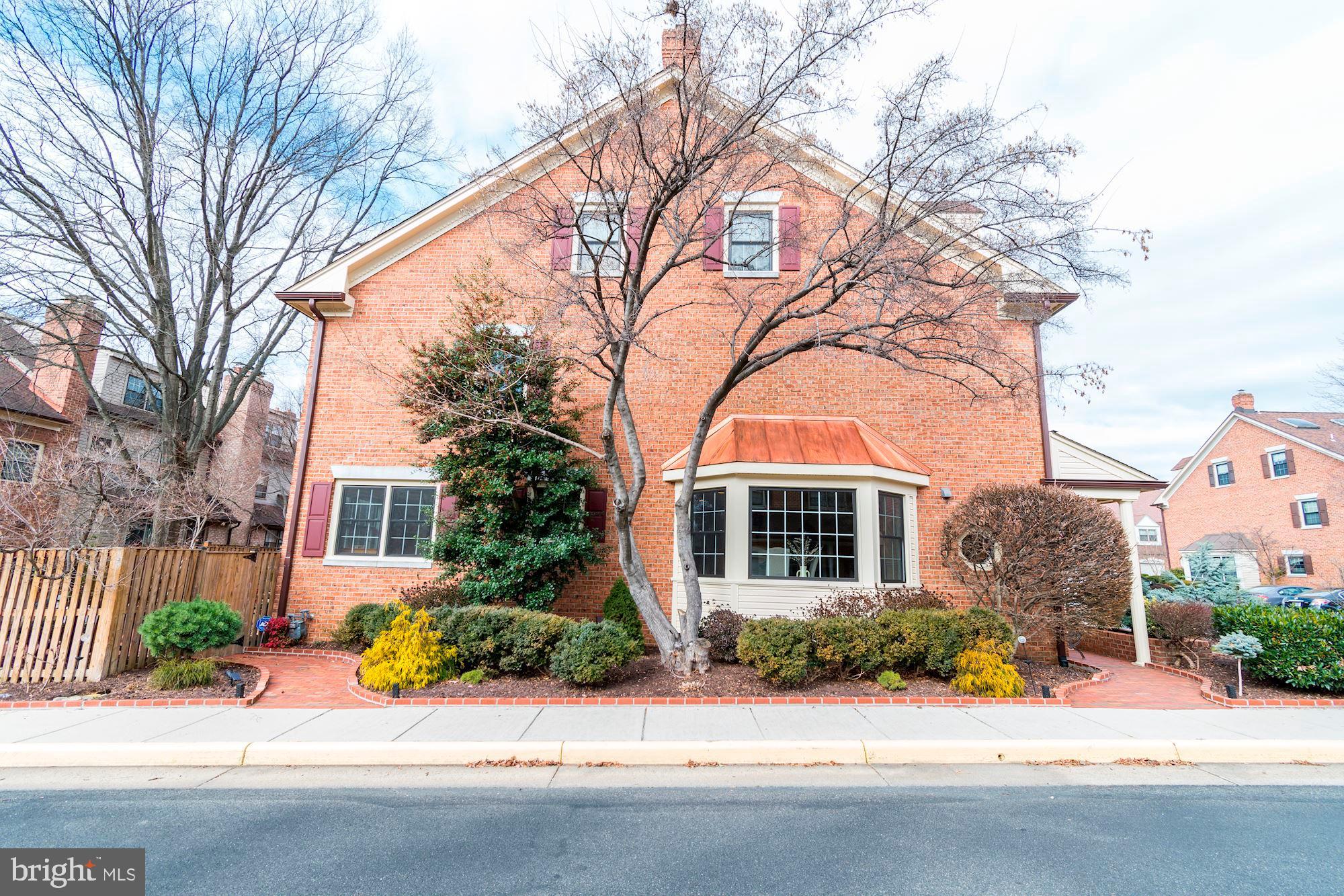 LANDMARK MEWS - Residential