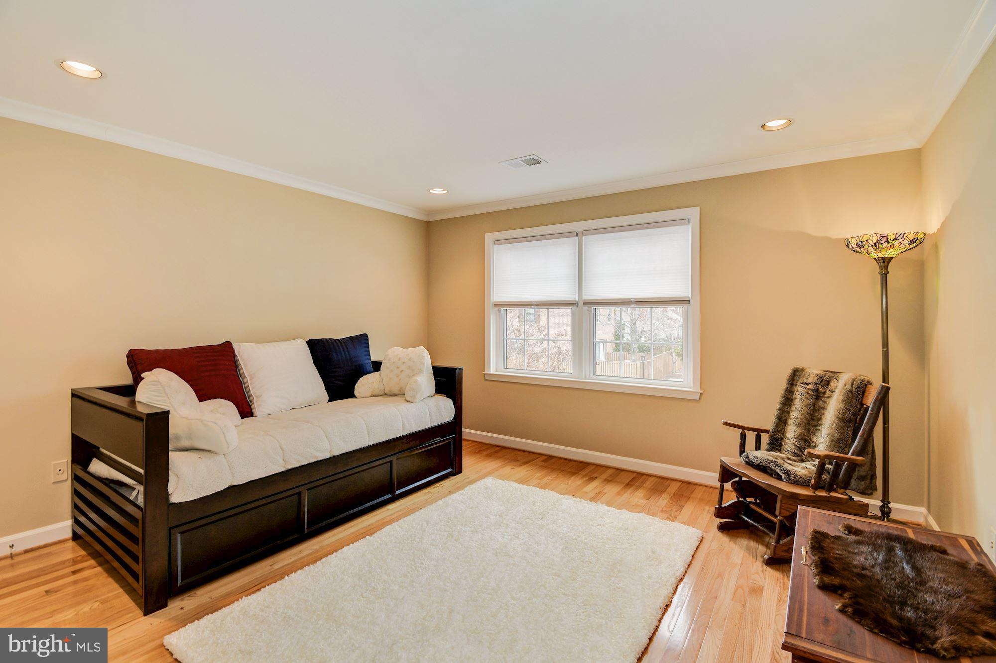 LANDMARK MEWS - Residential