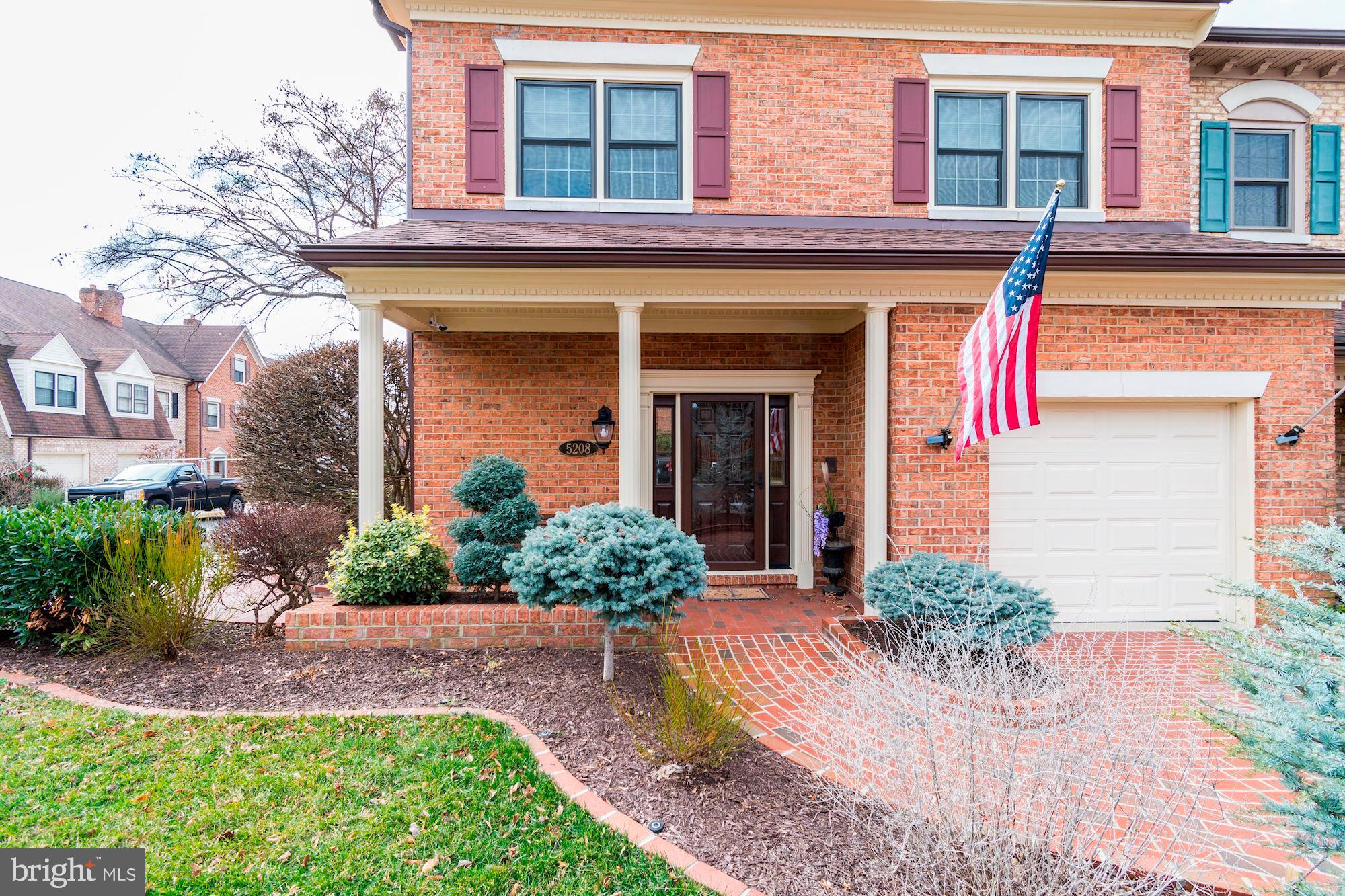 LANDMARK MEWS - Residential