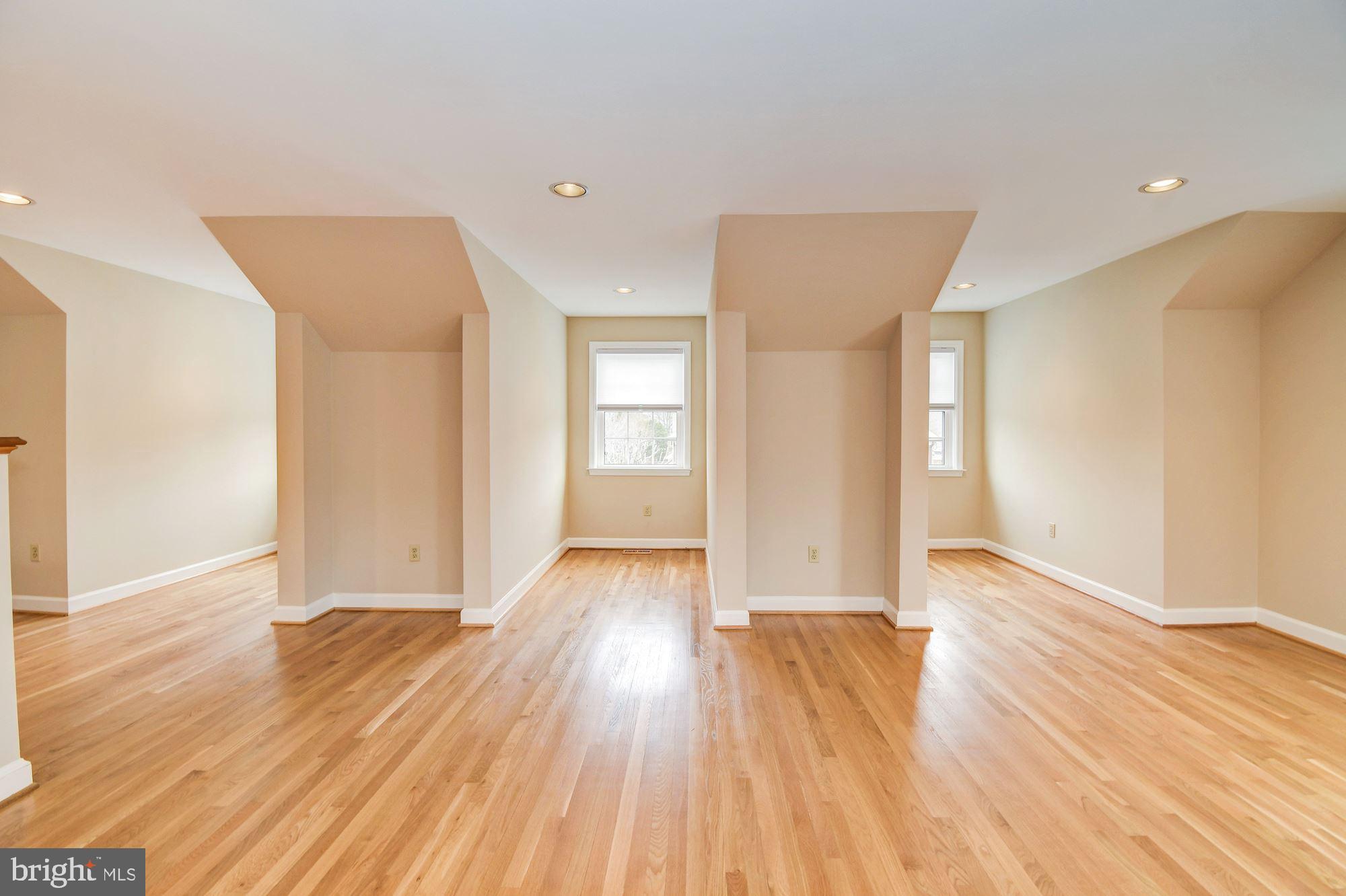 LANDMARK MEWS - Residential