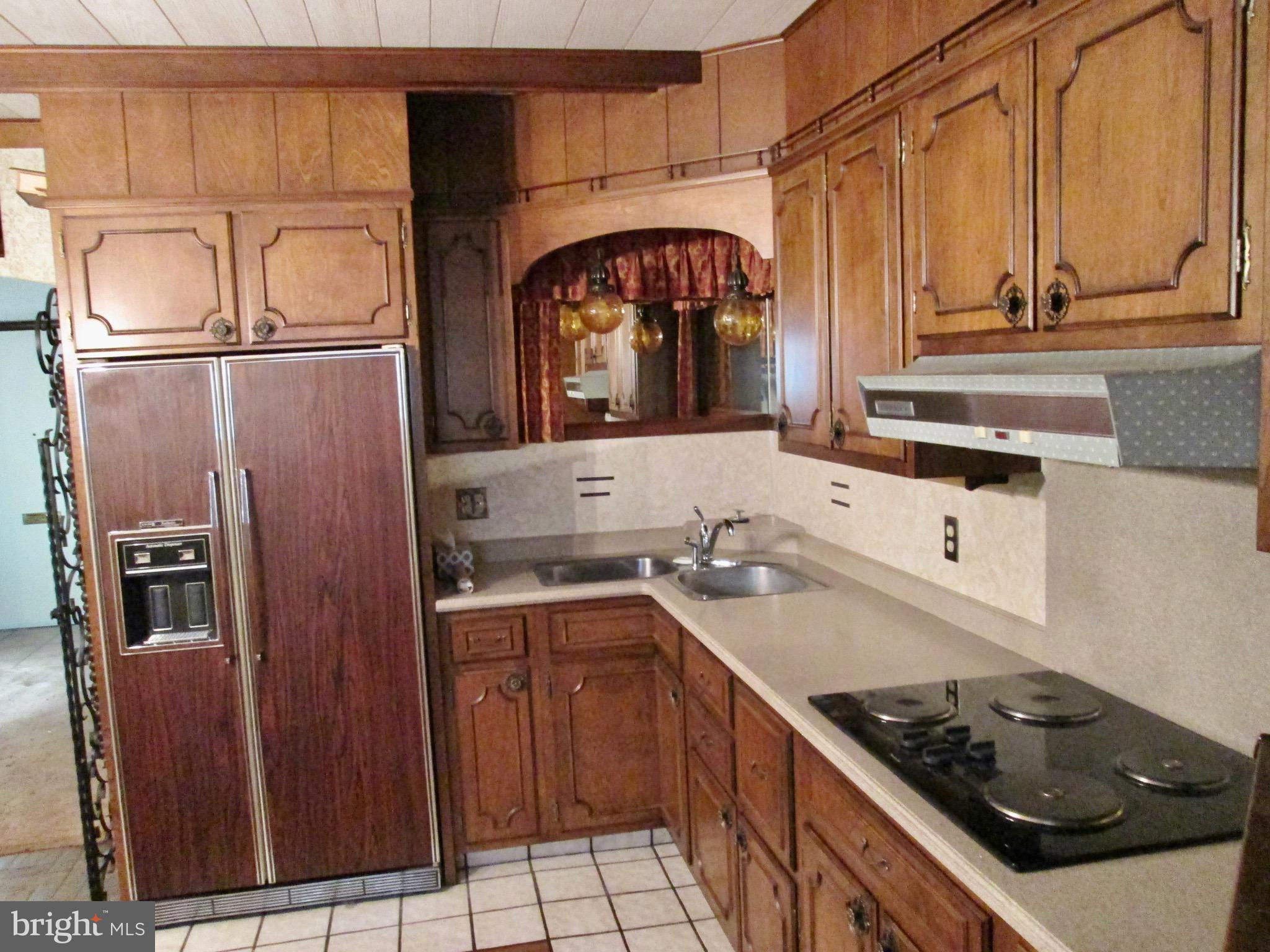 1043 WALNUT STREET