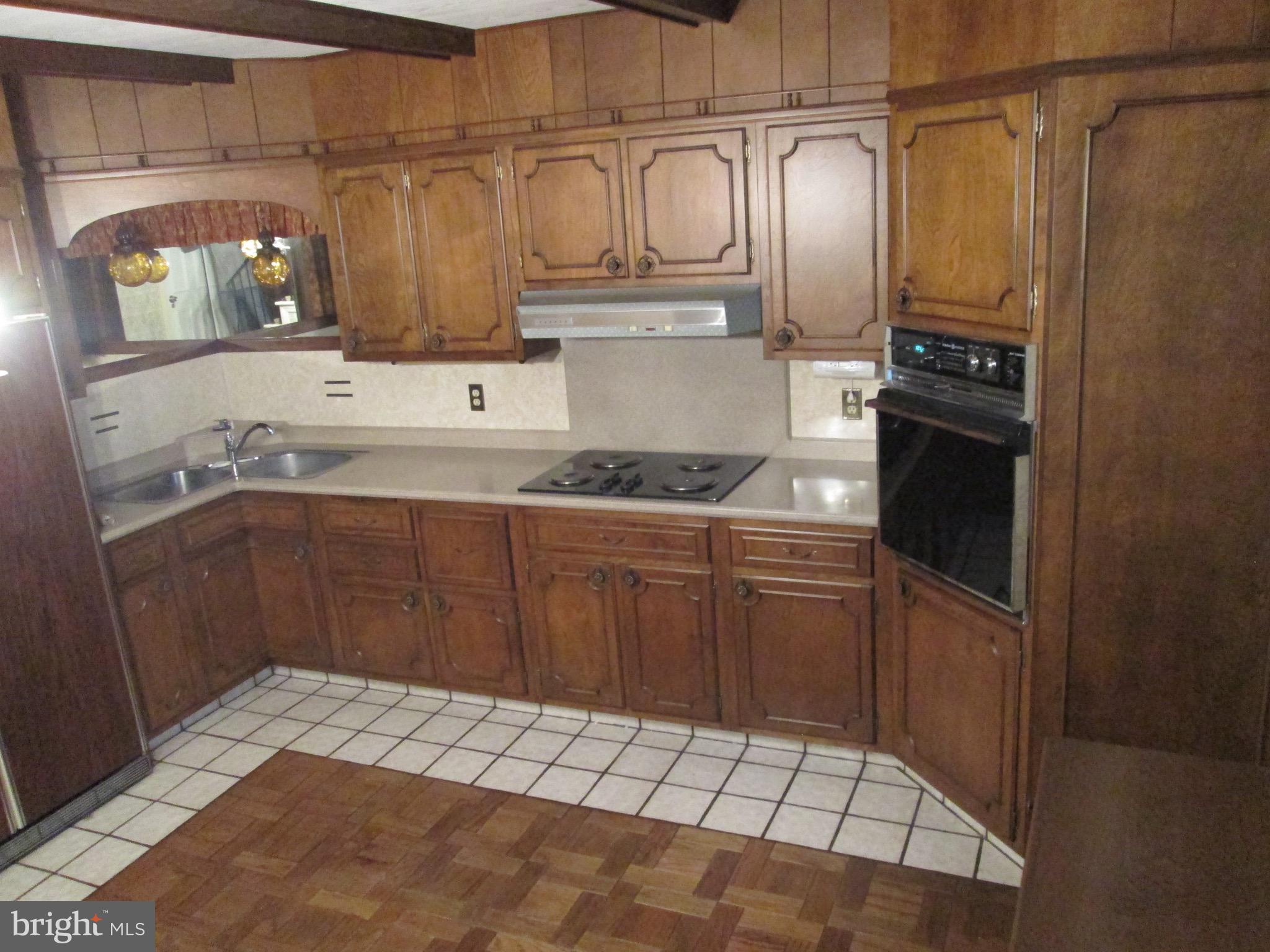 1043 WALNUT STREET