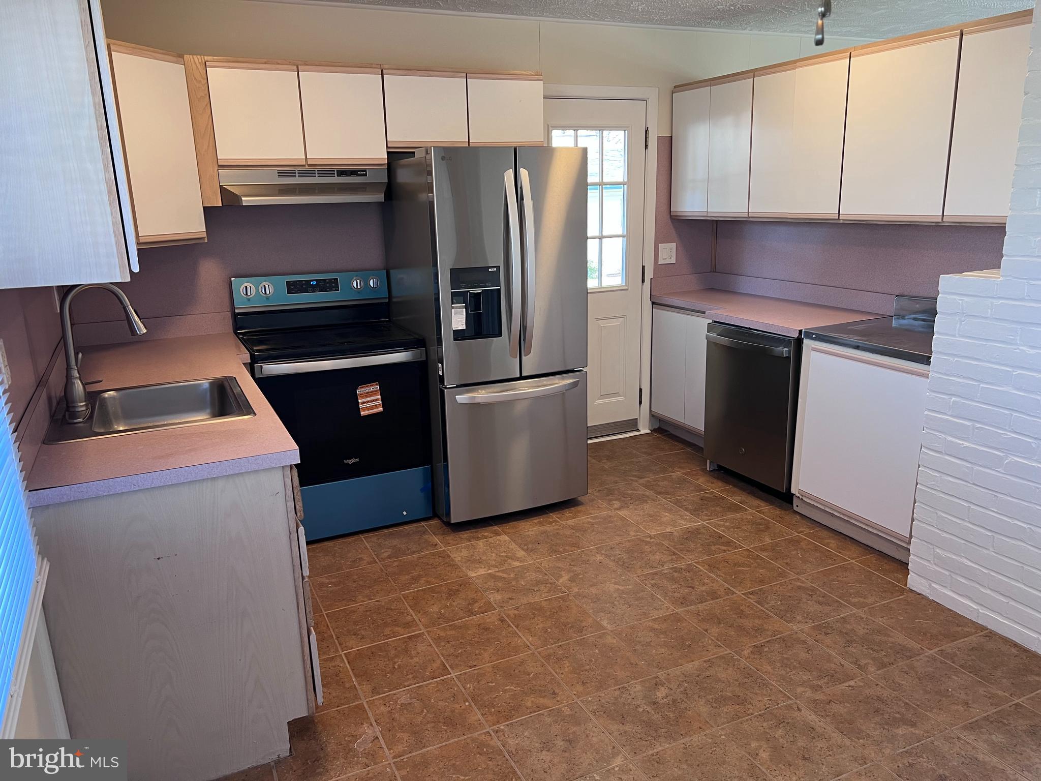 LEVITTOWN - Residential