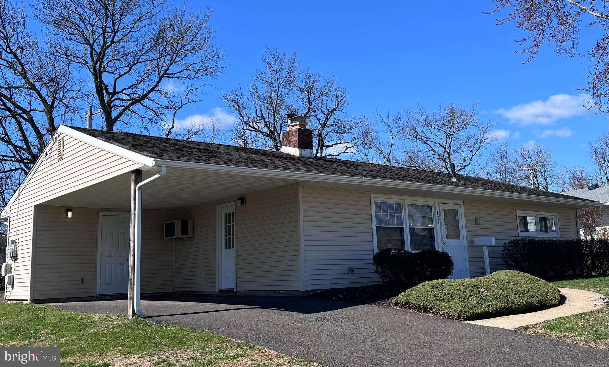 LEVITTOWN - Residential