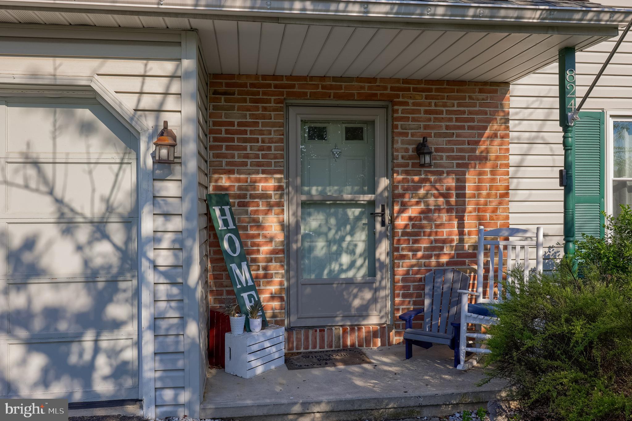 824 REDWOOD AVENUE
