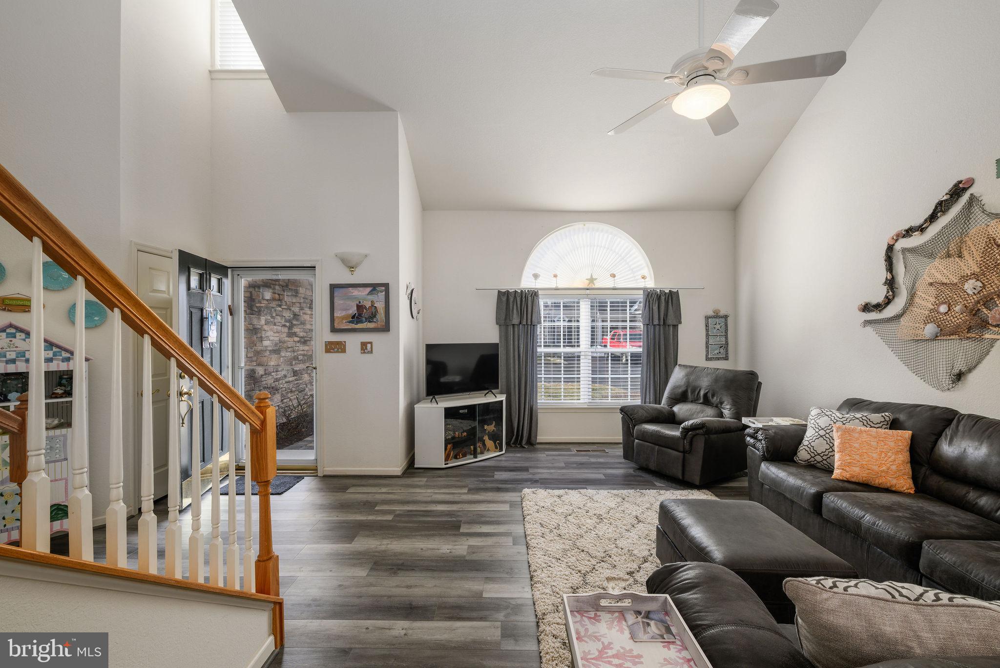 CREEKSIDE - Residential